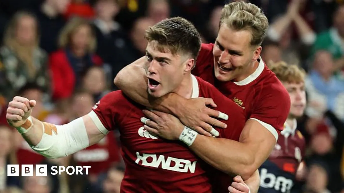 Queensland Reds 12-52 British and Irish Lions: Turis mencetak delapan percobaan